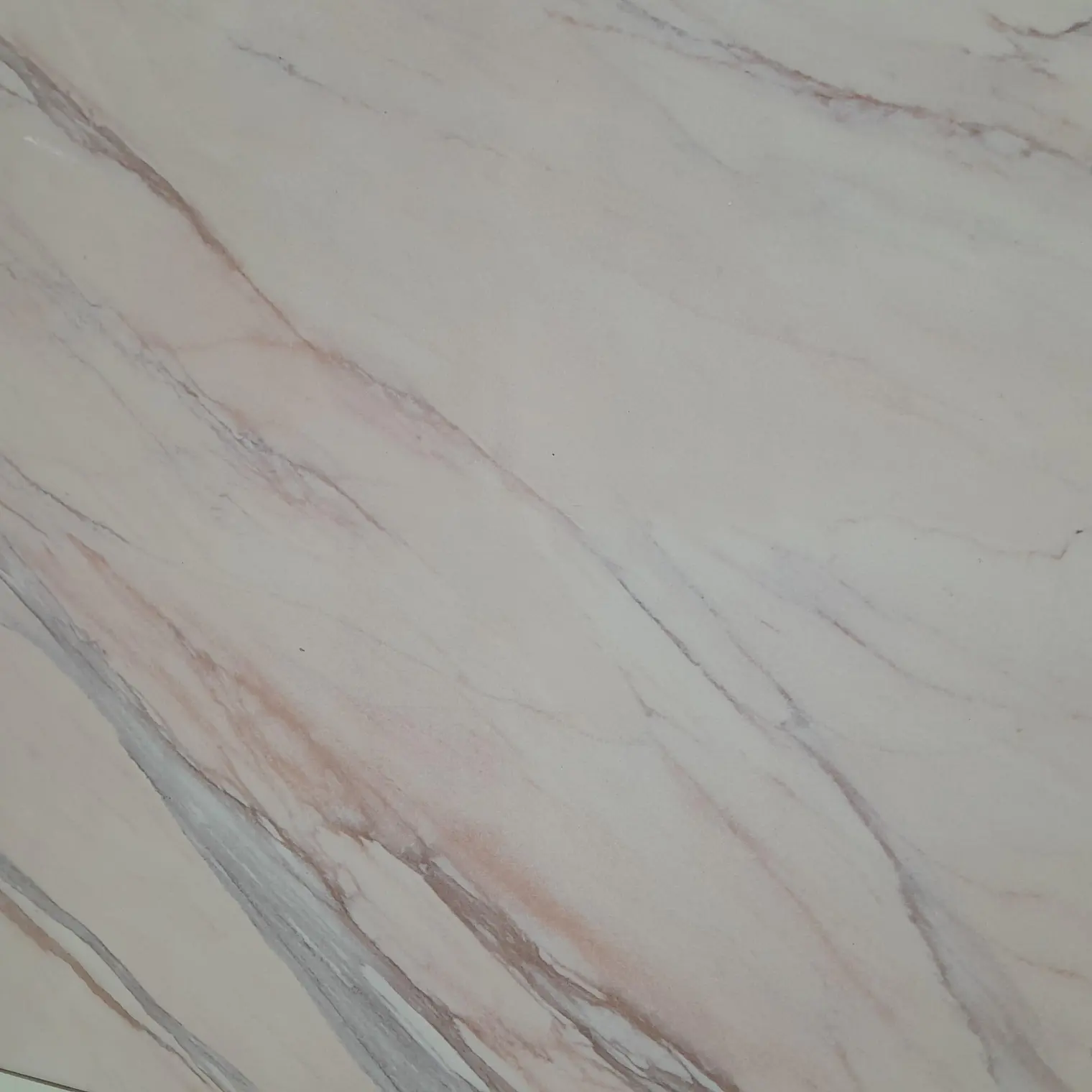 กระเบื้อง 40 x 40 ซม. เพชรน้ำหนึ่ง-ชมพู (C) EUROPA