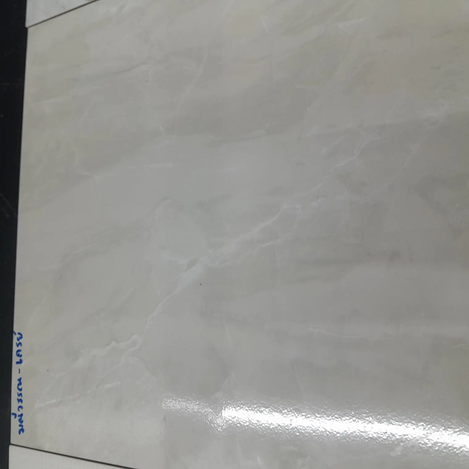 กระเบื้อง 40 x 40 ซม. มณีวรรณ-เกรย์(เทา) EUROPA