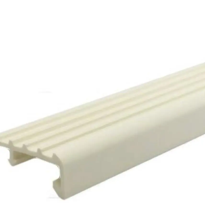 จมูกบันได L38 x 2.00ม. สีครีม