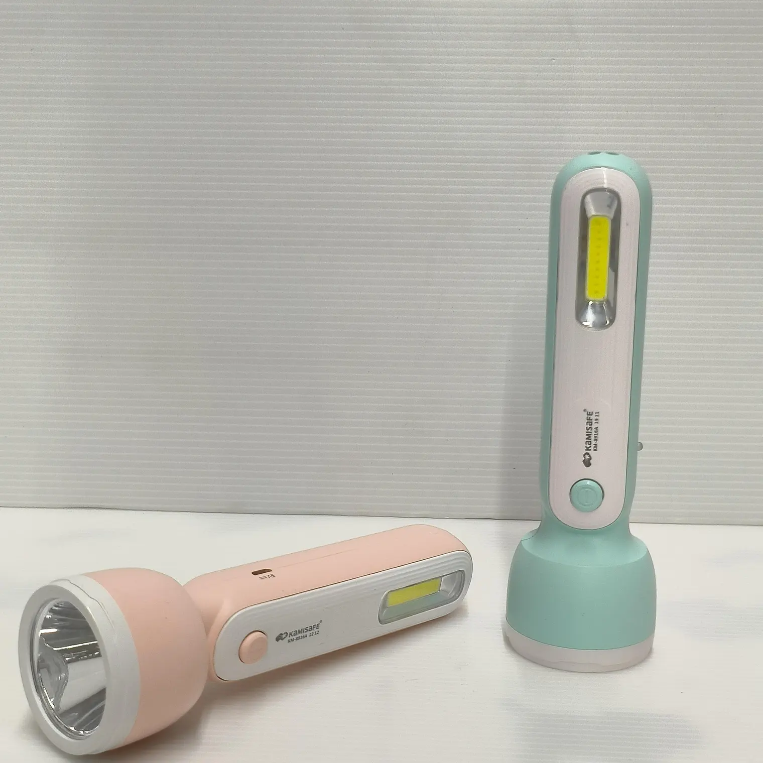 ไฟฉาย LED พร้อมสายชาร์จ USB รุ่น KM-8916A คละสี KAMISAFE