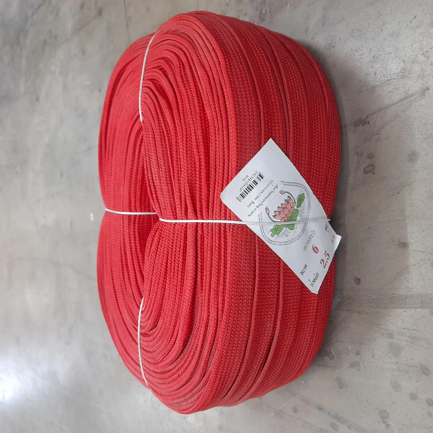 เชือกไนล่อนแบนใหญ่ ยาว 95 ม. กว้าง3/4 น้ำหนัก 2.5 กก. สีแดง