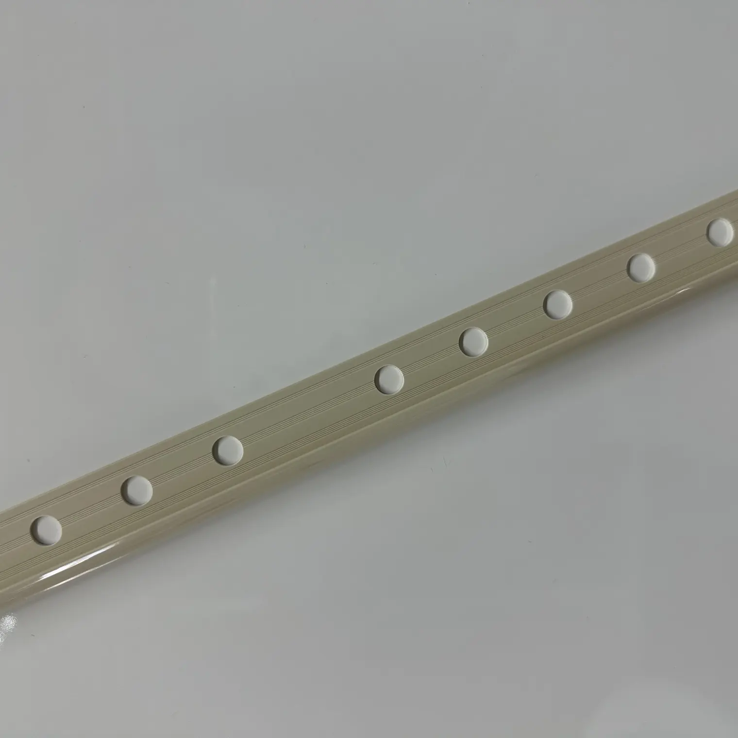 คิ้วกระเบื้อง PVC 13 มม. รุ่น LTF-132002 สีงา PPS