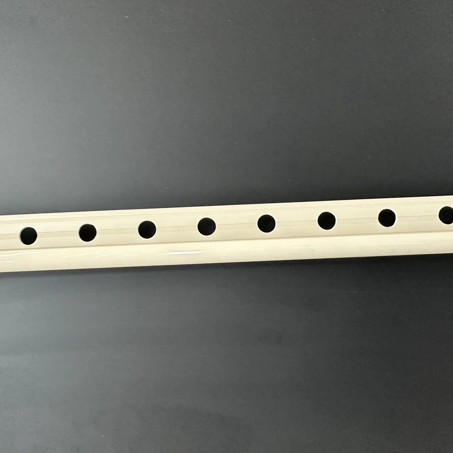 คิ้วกระเบื้อง PVC 13 มม. รุ่น LTF-132003 สีครีม PPS