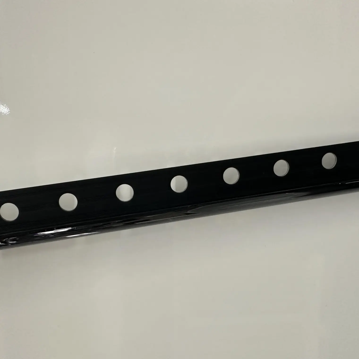 คิ้วกระเบื้อง PVC 13 มม. รุ่น LTF-132011 สีดำ PPS
