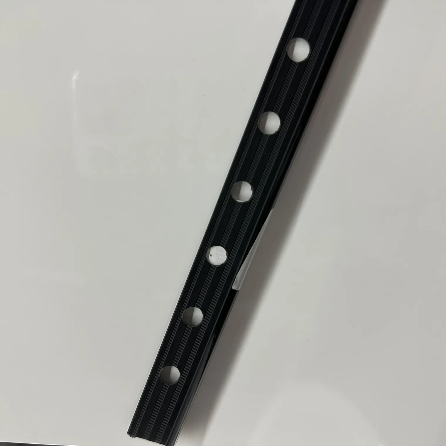 คิ้วกระเบื้อง PVC 8 มม. รุ่น LTF-802011 สีดำ PPS