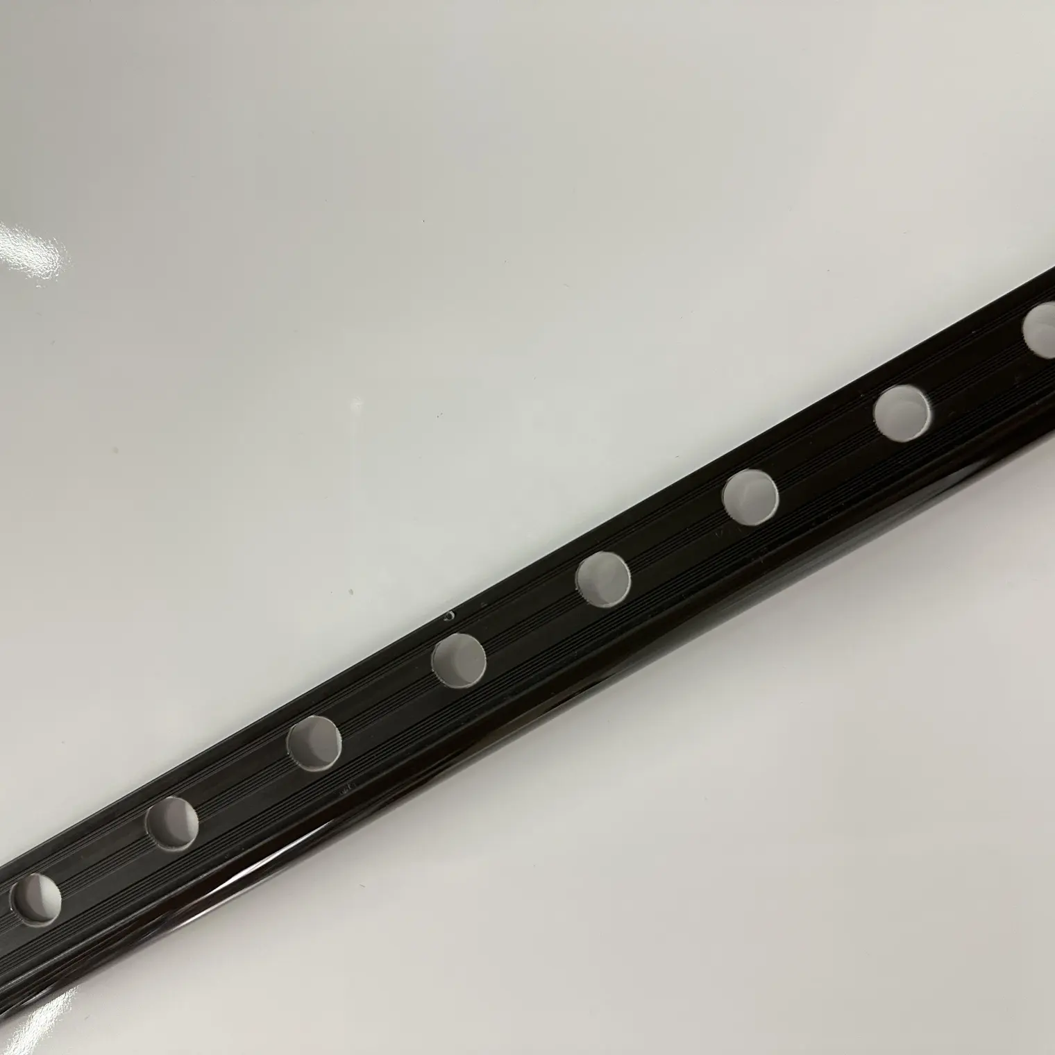 คิ้วกระเบื้อง PVC 8 มม. รุ่น LTF-802061 สีน้ำตาลแก่ PPS