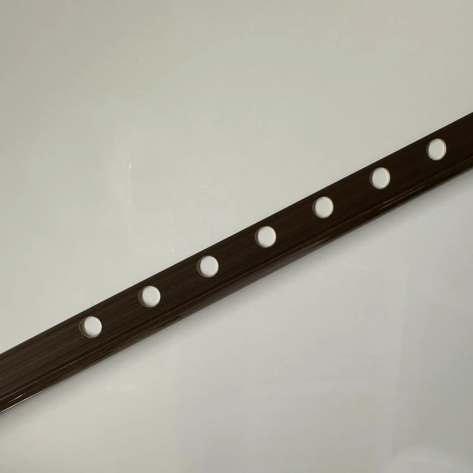 คิ้วกระเบื้อง PVC 8 มม. รุ่น LTF-802062 สีน้ำตาลอ่อน PPS